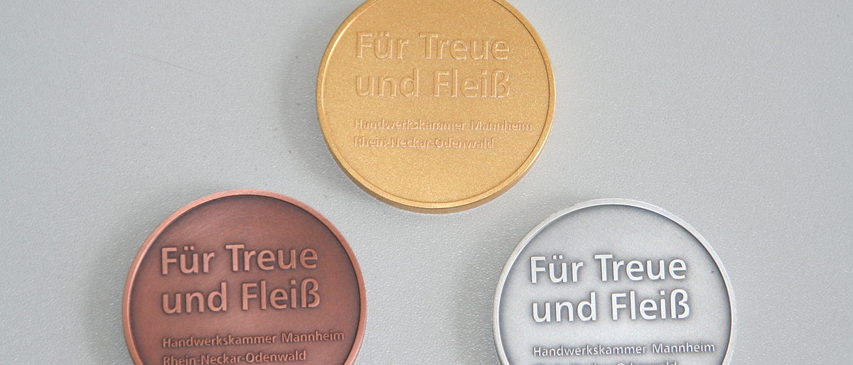 Treuemedaillen Treuemedaillen in Gold, Silber und Bronze