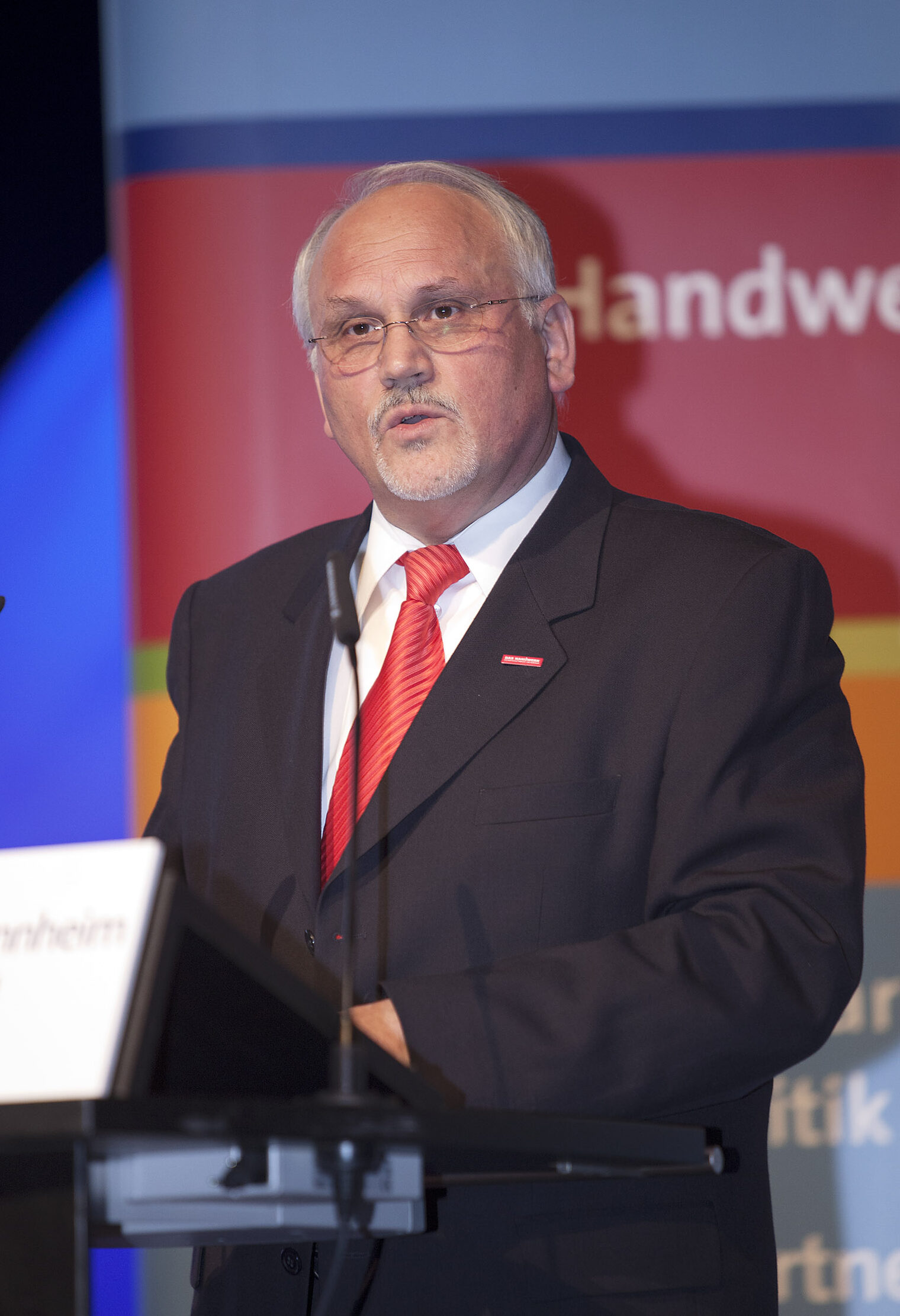 Der Präsident der Handwerkskammer Mannheim Rhein-Neckar-Odenwald, Walter Tschischka, begrüßte 540 junge Meisterinnen und Meister im Handwerk Der Präsident der Handwerkskammer Mannheim Rhein-Neckar-Odenwald, Walter Tschischka, begrüßte 540 junge Meisterinnen und Meister im Handwerk