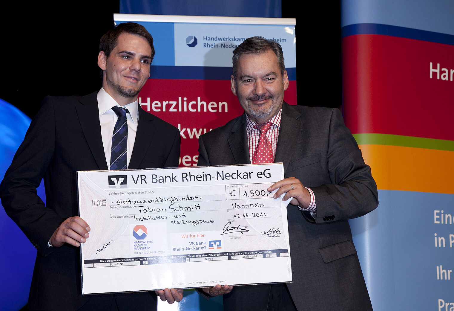 Installateur- und Heizungsbauermeister Fabian Schmitt aus Mannheim erhielt den Preis der VR Bank Rhein-Neckar eG für einen gelungenen Start-Up Installateur- und Heizungsbauermeister Fabian Schmitt aus Mannheim erhielt den Preis der VR Bank Rhein-Neckar eG für einen gelungenen Start-Up