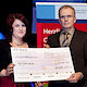 Den Preis für die beste Meisterin aus einem Gesundheitshandwerk erhielt Friseurmeisterin Maria Geißel aus der Hand des stellvertretenen Geschäftsführers der IKK classic Regionaldirektion Rhein-Neckar, Roland Schmitt.