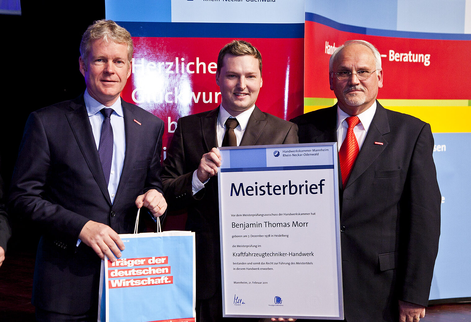 Jahresbester im Kraftfahrzeugtechnikerhandwerk war Benjamin Thomas Morr Jahresbester im Kraftfahrzeugtechnikerhandwerk war Benjamin Thomas Morr