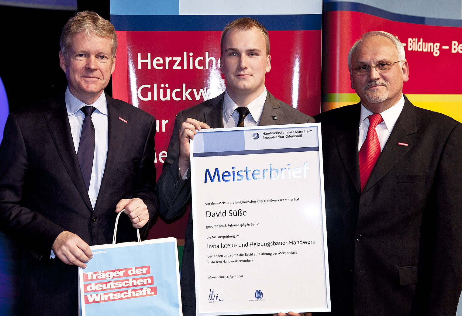 Jahresbester im Installateur- und Heizungsbauerhandwerk war David Süße Jahresbester im Installateur- und Heizungsbauerhandwerk war David Süße