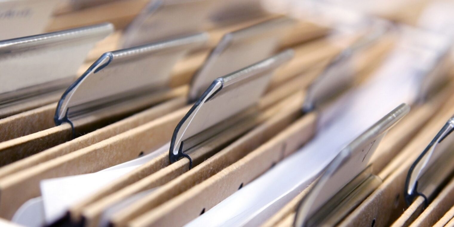 Akten in einem Hängeregister