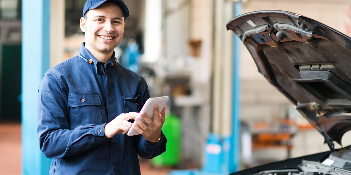 © Minerva Studio - Fotolia Abi, Studium, Beruf, Kfz, Handwerk, Elektrik, Mechanik, Qualifizierung, Berufsausbildung,