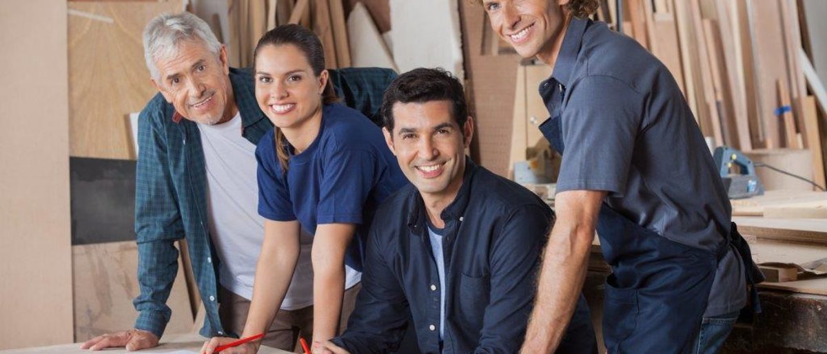 Mitarbeiterteam in einer Tischlerei, Nachfolge