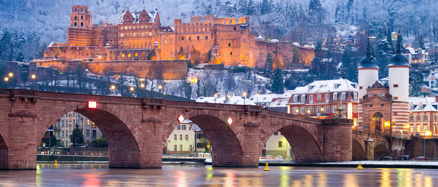 heidelberg, winter, schloss, brücke, deutschland, stadt, schloß, burg, ruine, heidelberger, altstadt, schlossbeleuchtung, beleuchtet, lichter, alt, wasser, spiegelung, fluss, neckar, nacht, nachtaufnahme, nachts, romantisch, architektur, stadtansicht, europa, deutsch, europäisch, gebäude, abend, abendstimmung, abenddämmerung, stadtbild, alte brücke, historisch, tourismus, kleinstadt, mittelalterlich, touristik, reise, ansicht, anblick, stimmungsvoll, reiseziel, foto, alte, farbe, bunt, schnee, textfreiraum