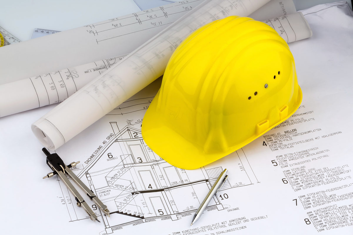 Ein Bauplan eines Architekten mit dem Bauhelm eines Bauarbeiters. Symbolfoto für Finanzierung und Planung eines neuen Hauses. Schlagwort(e): Bauplan, Haus, Hausbau, bauen, Architektur, Architekt, Plan, Planung, Bauen, Bausparen, Planzeichnung, Hausplan, Finanzierung, Bauherr, Kosten, Ausschreibung, Angebot, Bau, Bauwirtschaft, Kostenrechnung, Kredit, Kalkulation, Baukosten, Computer, Tastatur, Gehalt, Lohn, Bauhelm, Helm, Schutzhelm, Arbeitssicherheit, Wirtschaft, Bauwirtschaft, Baustelle, Bauarbeiter, Bauarbeiten, Ausbildung, Arbeit, Arbeiter, arbeiten, Arbeitnehmer, Arbeitskraft, Handwerk, Handwerker, Gewerbe, Baufinanzierung, Bauplatz, Bauhandwerk, Baugewerbe, Baubranche, bauplan, haus, hausbau, bauen, architektur, architekt, plan, planung, bauen, bausparen, planzeichnung, hausplan, finanzierung, bauherr, kosten, ausschreibung, angebot, bau, bauwirtschaft, kostenrechnung, kredit, kalkulation, baukosten, computer, tastatur, gehalt, lohn, bauhelm, helm, schutzhelm, arbeitssicherheit, wirtschaft, baustelle, bauarbeiter, bauarbeiten, ausbildung, arbeit, arbeiter, arbeiten, arbeitnehmer, arbeitskraft, handwerk, handwerker, gewerbe, baufinanzierung, bauplatz, bauhandwerk, baugewerbe, baubranche