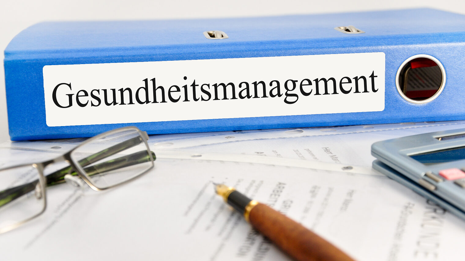 gesundheitsmanagement, gesundheit, management, planvoll, organisation, komplex, gesellschaft, sozialpolitischer, maßnahmen, zwecke, erhaltung, ausbau, bevölkerung, politik, vorsorge, gesetz, vorschrift, medizin, vorbeugen, grippeimpfung, arzt, gesund, krank, rezept, business, medikamente, forschung, patient, heilung, krankenversicherung, apotheke, therapie, schrift, wort, schild, tafel, schultafel, alltag, arbeit, arbeitsalltag, arzttermin, augen, blau, braune, burn-out burnout, entspannung, erholung, ernähren, ernährung, erschöpfung