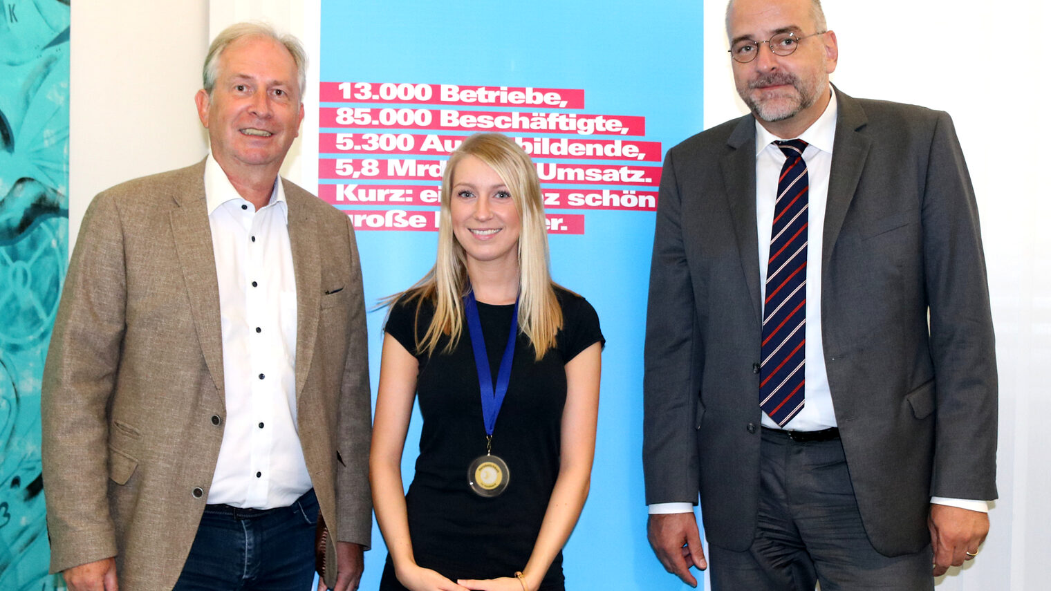 Rolf Koch, Leiter Geschäftsbereich Wirtschaftsförderung der Handwerkskammer, Sabrina Roller, Persönlichkeit im Handwerk im Monat Juni, und Jens Brandt, Hauptgeschäftsführer der Handwerkskammer Mannheim Rhein-Neckar-Odenwald