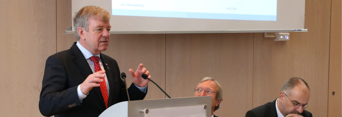 Vizepräsident, Sättele, Bericht, Vollversammlung, Arbeitnehmer, Mindestlohn