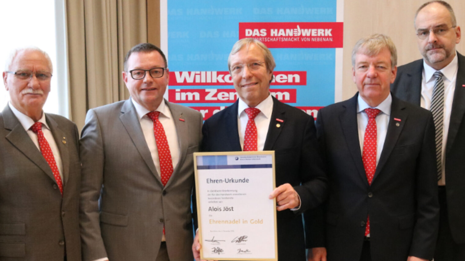 Goldene, Ehrennadel, Vollversammlung, Jöst, Höfler, Präsident, Vizepräsident, Ehrenvizepräsident, Brandt, Sättele, Hofmann