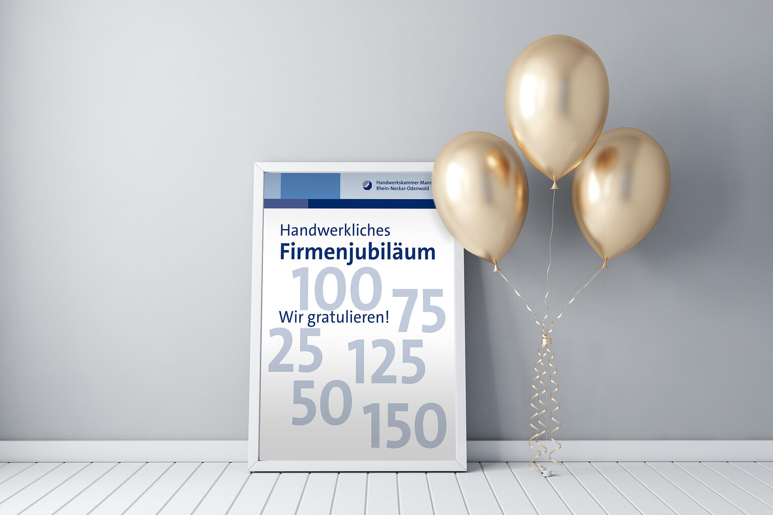 Ein Bilderrahmen mit den Zahlen, 25, 50, 75, 100, 125 und 150 mit dem Titel Handwerkliches Firmenjubiläum und Luftballons in der Farbe Gold