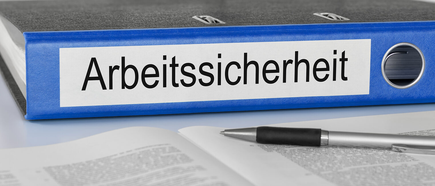 © Zerbor - Fotolia arbeitssicherheit, gesundheitsschutz, ordner, büro, schreibtisch, aktenordner, berufsgenossenschaft,