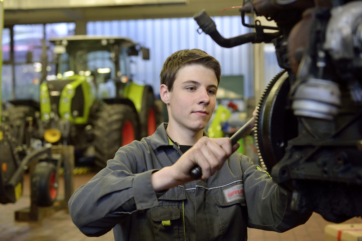 Dorfen, DEU, 20.11.2014 Der Beruf des Bau-und Landmaschinenmechatronikers. Schlagwort(e): Baumaschinenmechatroniker, Gruber, Thomas, Handwerk, Trade, HandwerkMarketing, Landmaschinenmechatroniker, Mechatroniker