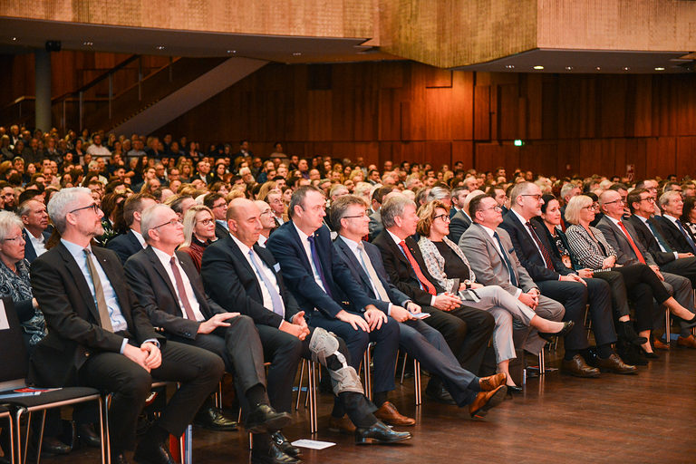 Bild des Publikums der Meisterfeier 2019 der Handwerkskammer Mannheim Rhein-Neckar-Odenwald. 