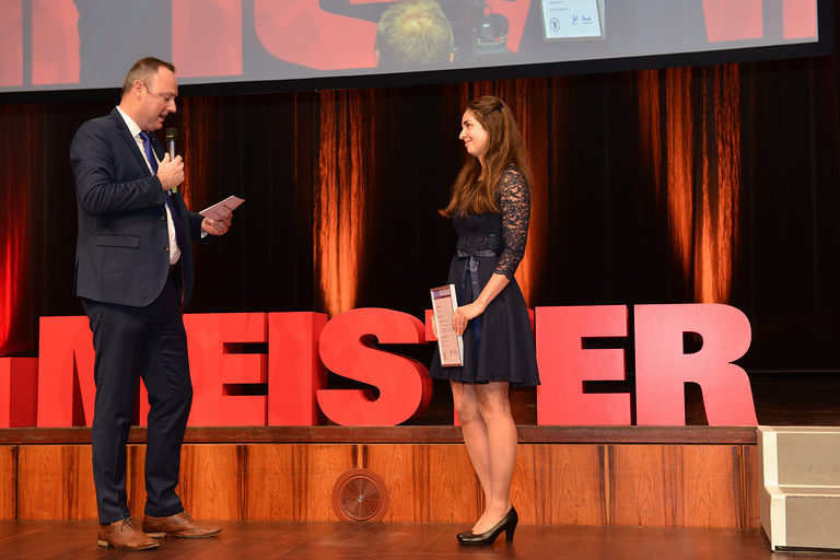 Preisträgerin Ana Celina Jimenez Hamm bei der Laudatio durch Herrn Axel Bauer auf der Meisterfeier 2019 in Mannheim.