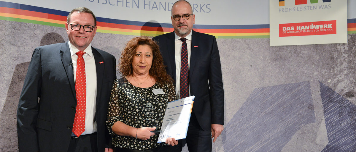 © Thomas Rittelmann | (v.l.n.r.): Präsident Klaus Hofmann, Sema Birdim, Hauptgeschäftsführer Jens Brandt © Thomas Rittelmann | (v.l.n.r.): Präsident Klaus Hofmann, Sema Birdim, Hauptgeschäftsführer Jens Brandt