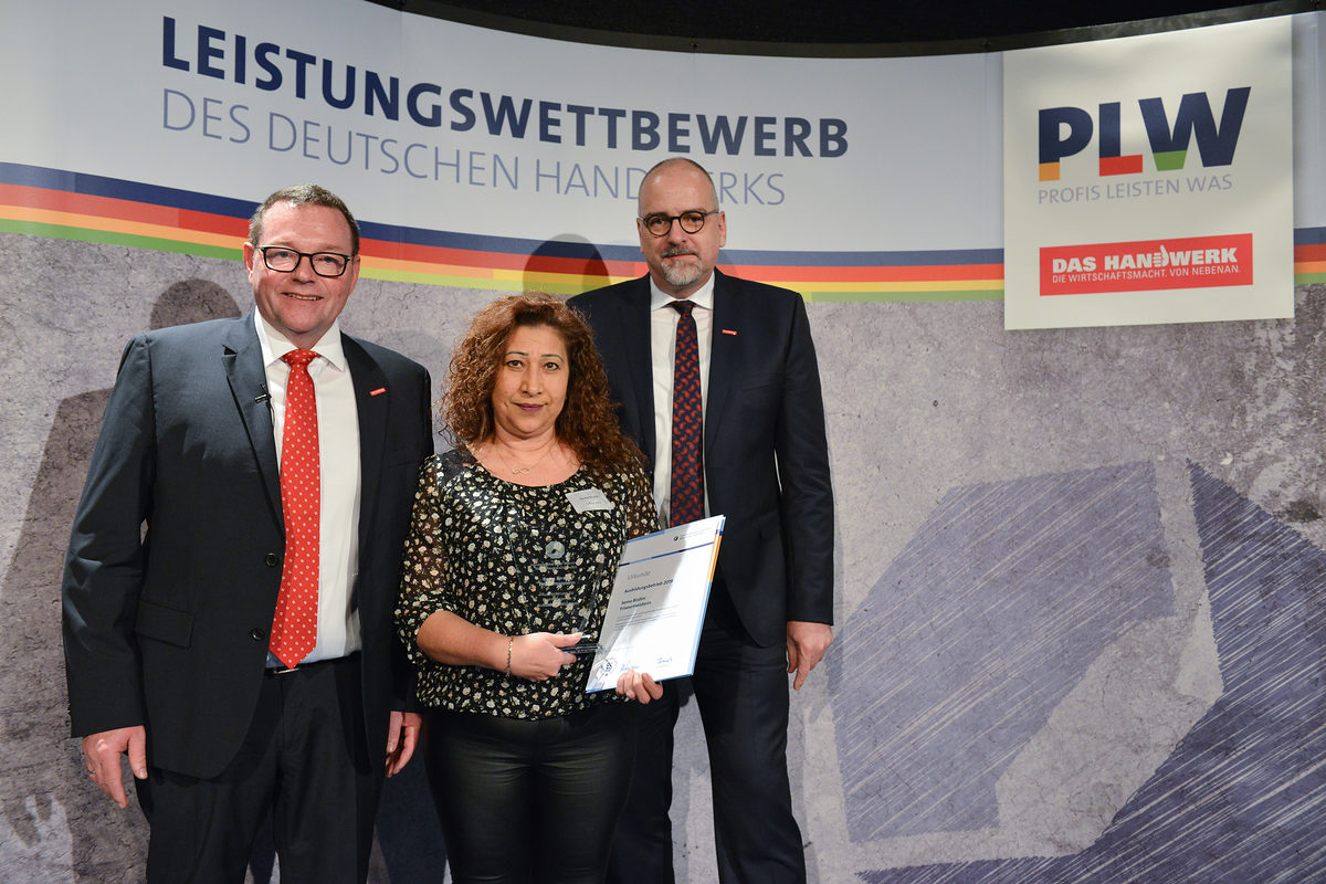 © Thomas Rittelmann | (v.l.n.r.): Präsident Klaus Hofmann, Sema Birdim, Hauptgeschäftsführer Jens Brandt © Thomas Rittelmann | (v.l.n.r.): Präsident Klaus Hofmann, Sema Birdim, Hauptgeschäftsführer Jens Brandt