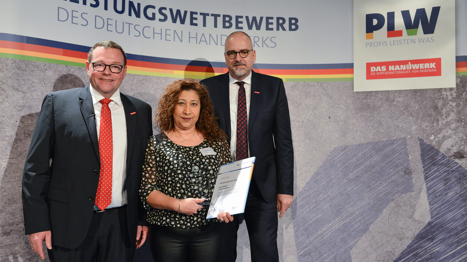 © Thomas Rittelmann | (v.l.n.r.): Präsident Klaus Hofmann, Sema Birdim, Hauptgeschäftsführer Jens Brandt