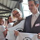Die Schüler mit ihrem Lehrer und dem BO-Team präsentieren ihr eigenes T-Shirt 2019.