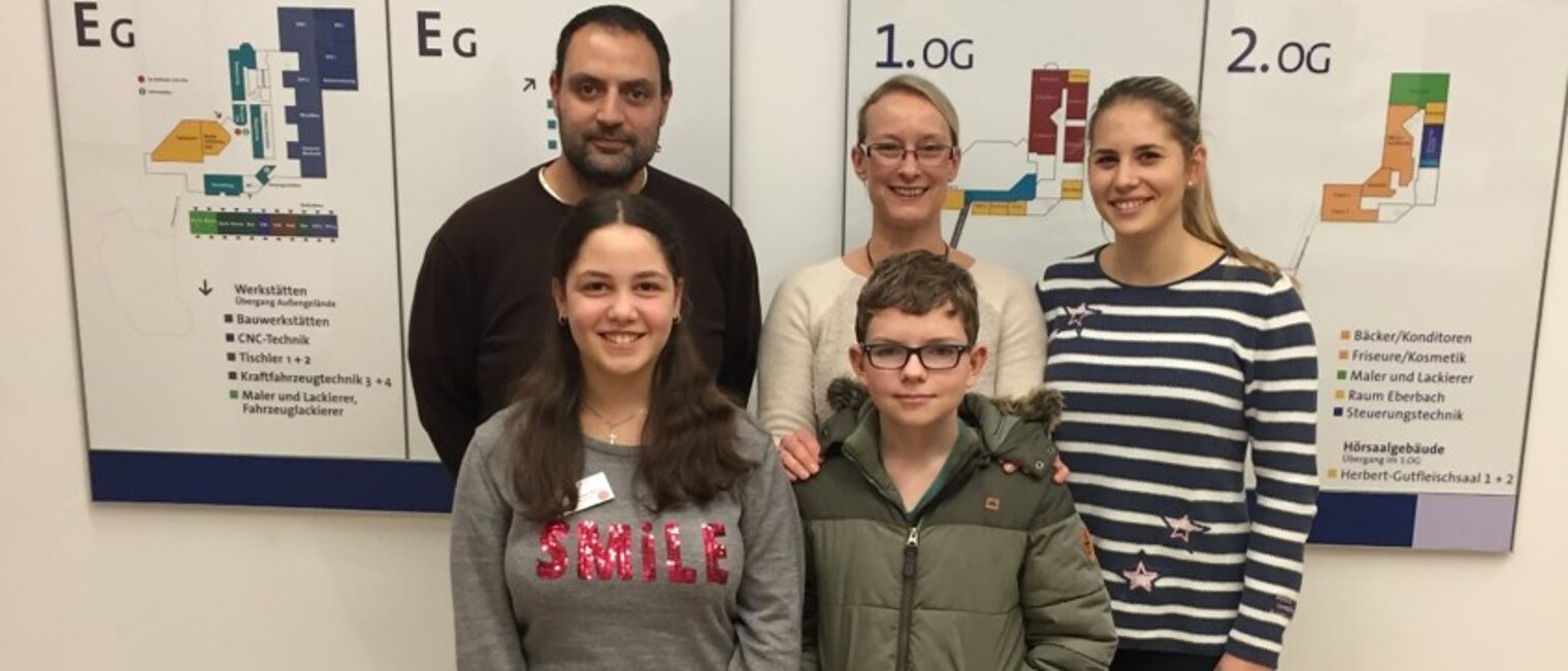 Schülergruppe bei den Werkstatt-Tagen in der Bildungsakademie der Handwerkskammer Mannheim Rhein-Neckar-Odenwald.