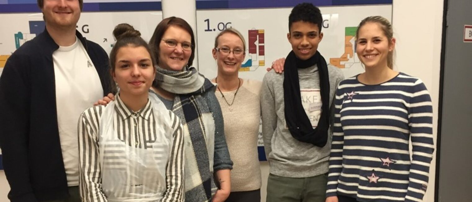 Schülergruppe bei den Werkstatt-Tagen in der Bildungsakademie der Handwerkskammer Mannheim Rhein-Neckar-Odenwald.
