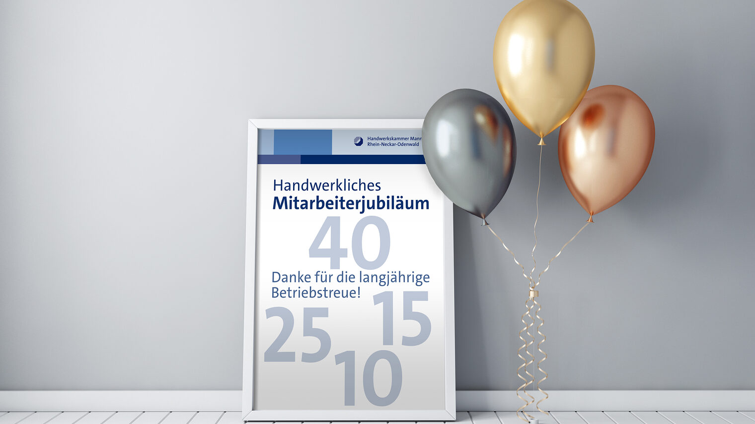 Ein Bilderrahmen mit den Zahlen 10, 15, 25, 40 und dem Titel: Handwerkliches Mitarbeiterjubiläum und Luftballons in Farben Bronze, Silber und Gold