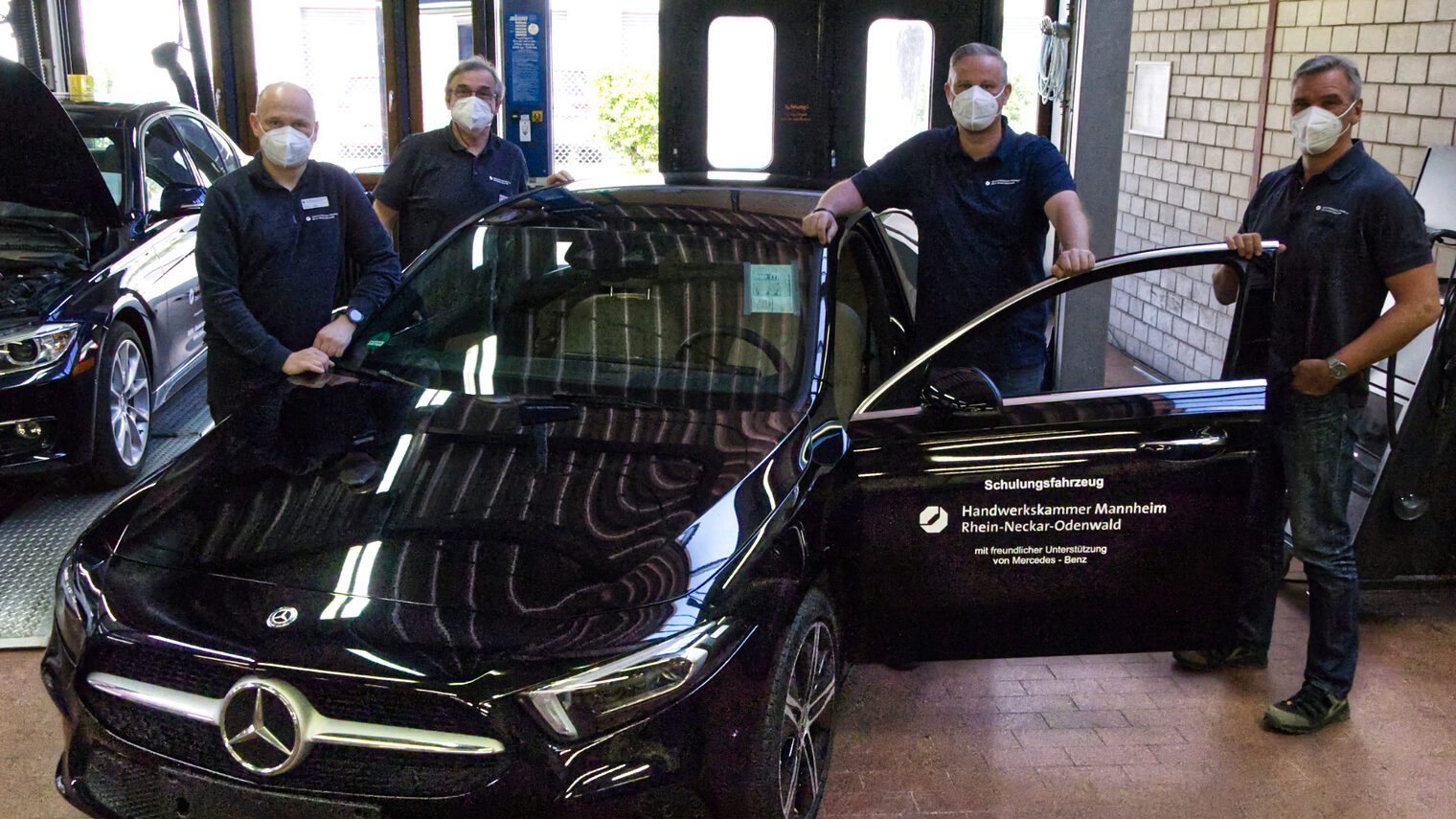 Schulungsfahrzeug als Spende für die ÜBA von Mercedes-Benz erhalten