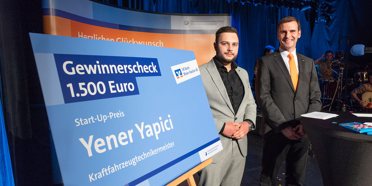 Yener Yapici (links) und Jürgen Gärtner (rechts) in der Alten Feuerwache. © Fotograf Thomas Rittelmann, Mannheim Yener Yapici (links) und Jürgen Gärtner (rechts) in der Alten Feuerwache. © Fotograf Thomas Rittelmann, Mannheim