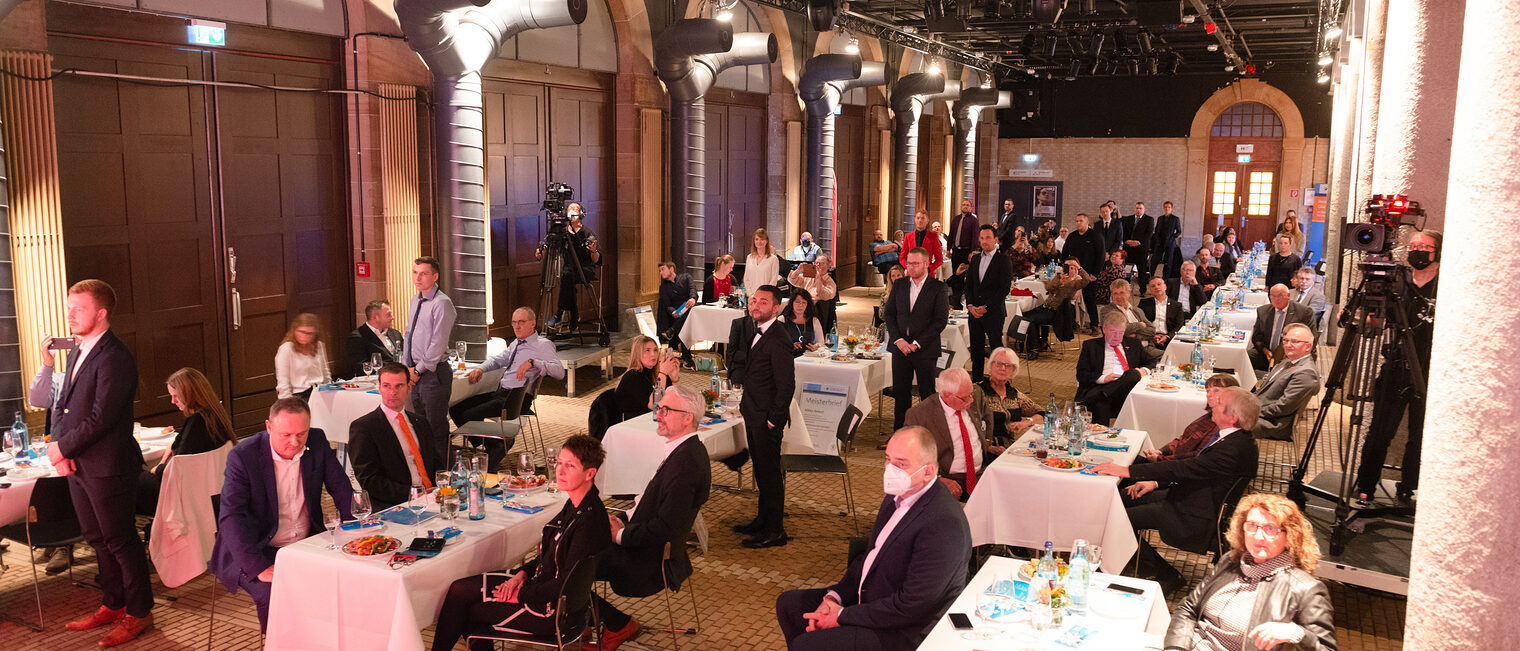 Meisterfeier 2021 - Blick in den Saal bei der Erhebung in den Meisterstand