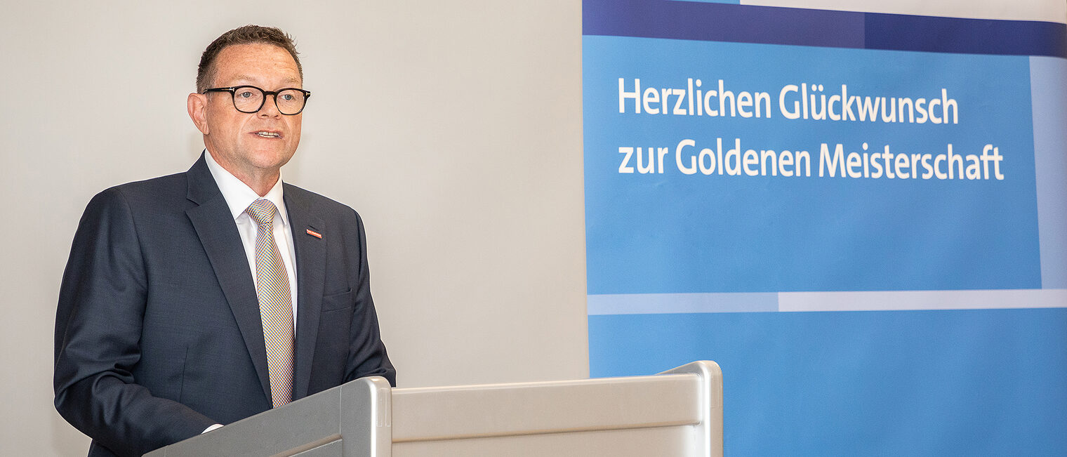 Goldene Meisterfeier 2022 - Kammerpr&auml;sident Klaus Hofmann am Rednerpult