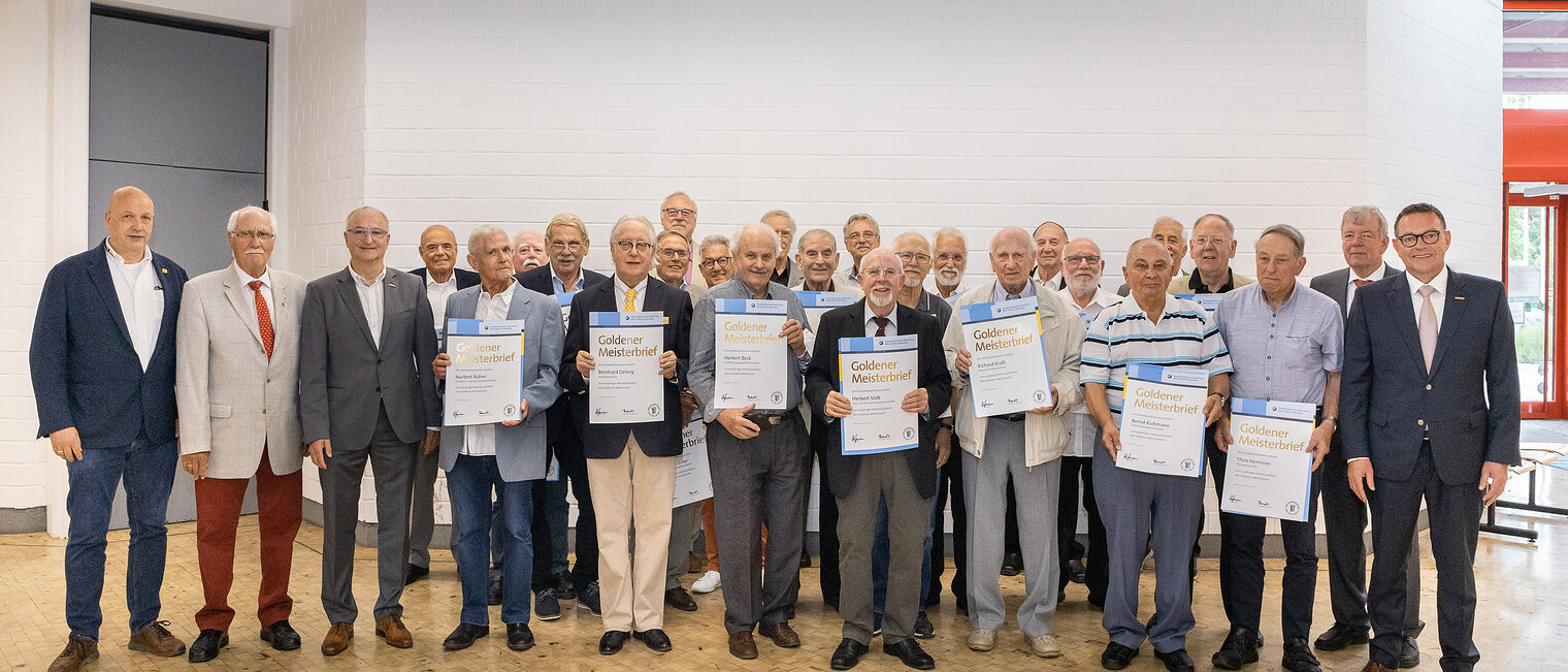 Goldene Meisterfeier 2022 - Gruppenbild des Jahrgangs 1972 in Mannheim