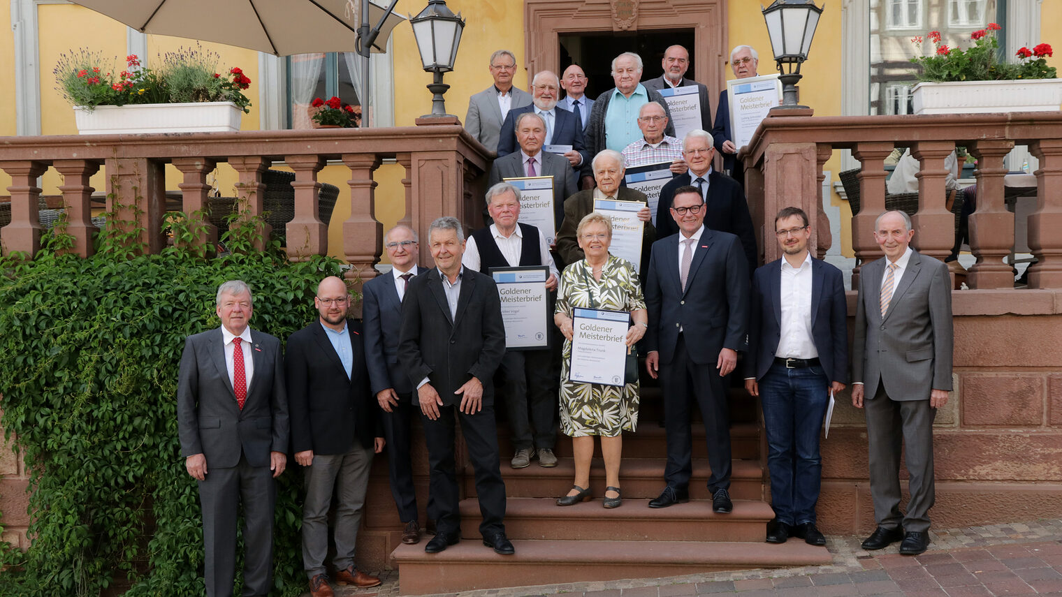 Goldene Meisterin und Goldene Meister in Buchen im Hotel Prinz Carl mit dem Goldenen Meisterbrief ausgezeichnet