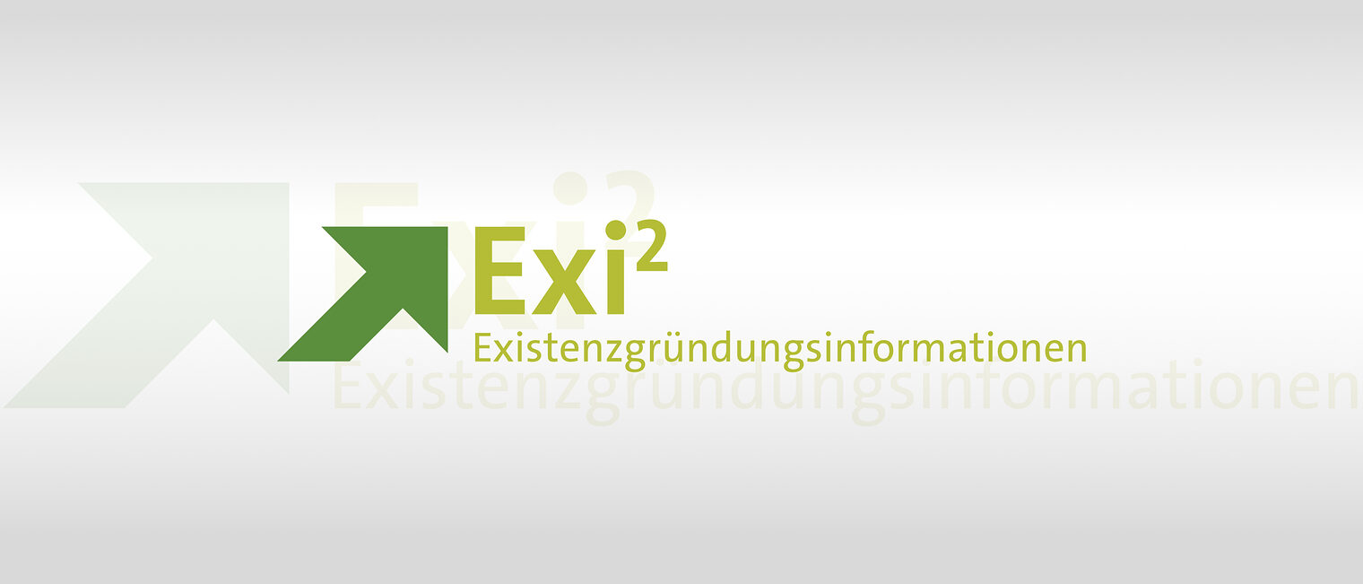 Signet der Veranstaltung: Existenzgründungsinfomation; dunkelgrüner Pfeil von links unten nach rechts oben zeigend mit dem Wortmarke "Exi²" und dem Zusatz Existentzgründungsinformation