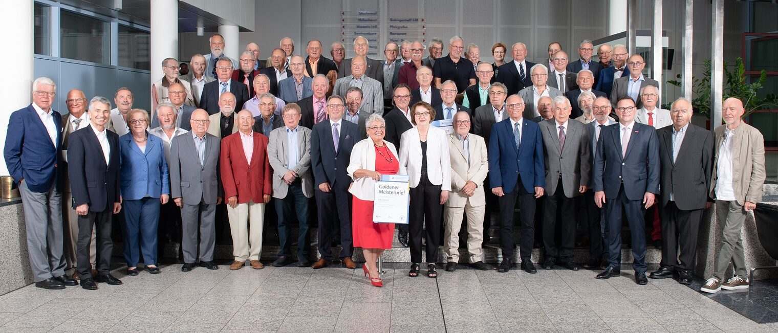 Gruppenbild der Jubilare aus dem Rhein-Neckar-Kreis, die 2022 ihre goldene Meisterschaft mit 50 Jahren Handwerksmeister feiern