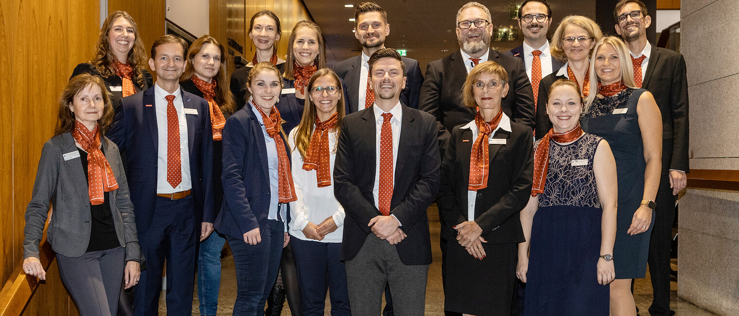 Gruppenbild des Helferteams auf der Meisterfeier 2022