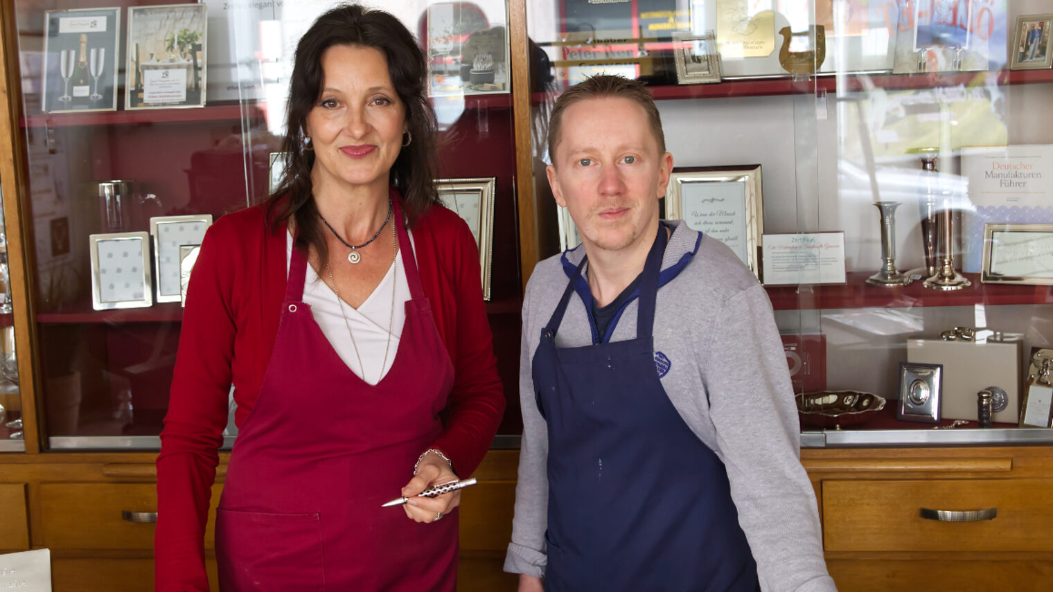 Christine und Daniel Werré in ihrem Ladengeschäft stehend.