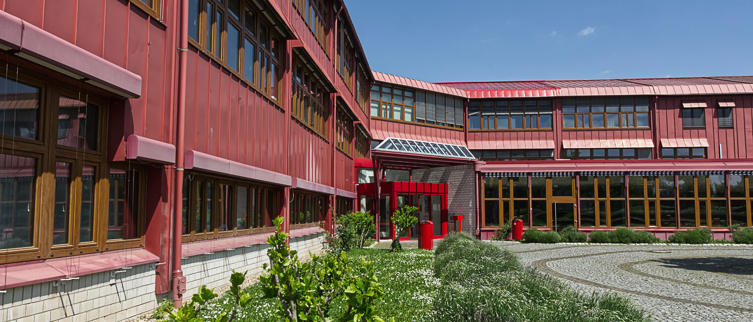 Das rote Gebäude in Mannheim - die Bildungsakademie der Handwerkskammer