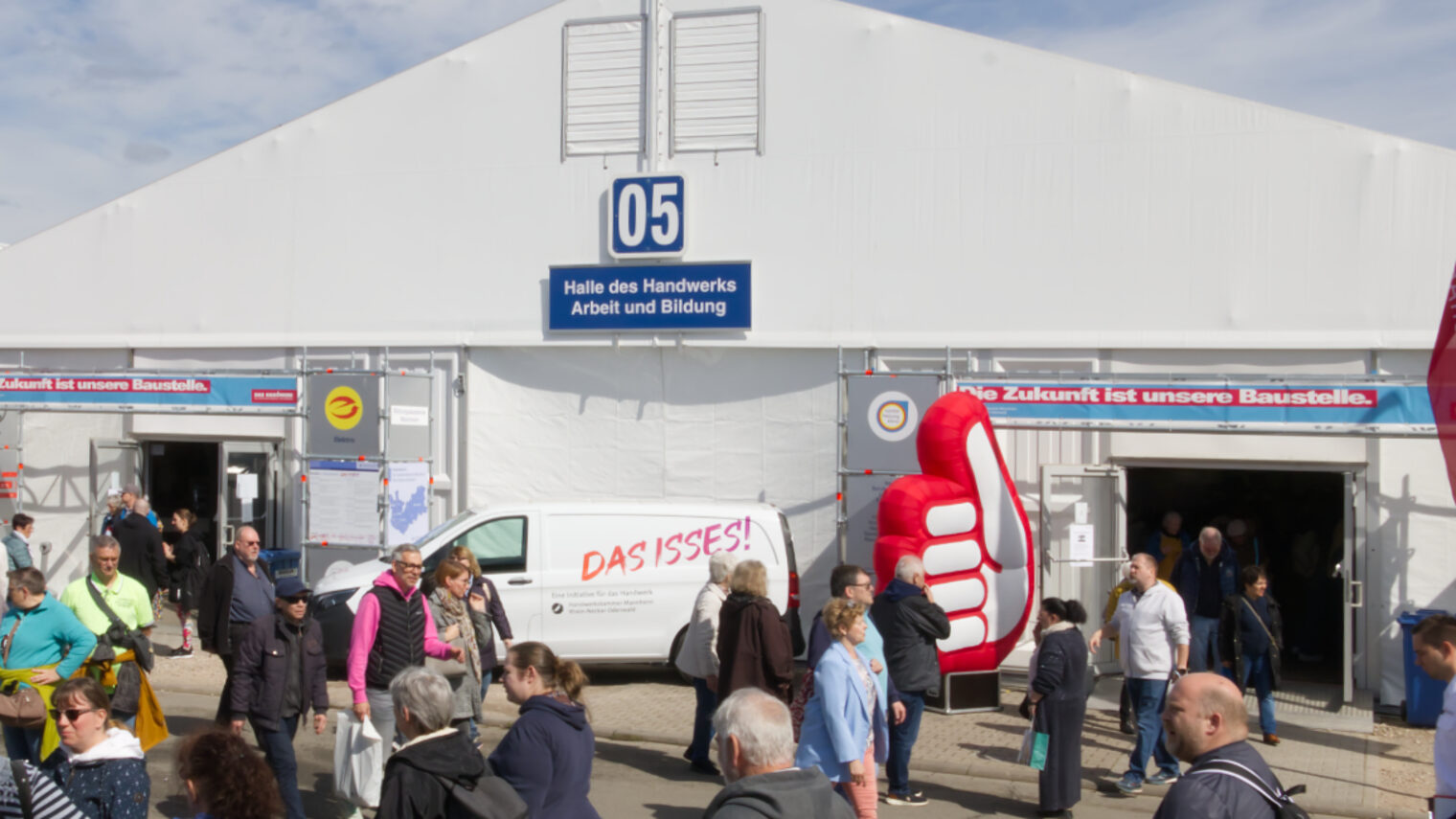 Zu sehen die Halle 5 - Halle des Handwerks - auf dem Maimarkt 2024