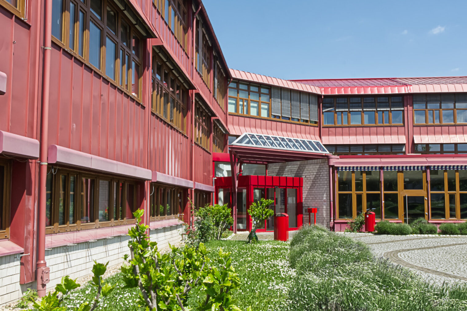 Das rote Gebäude in Mannheim - die Bildungsakademie der Handwerkskammer