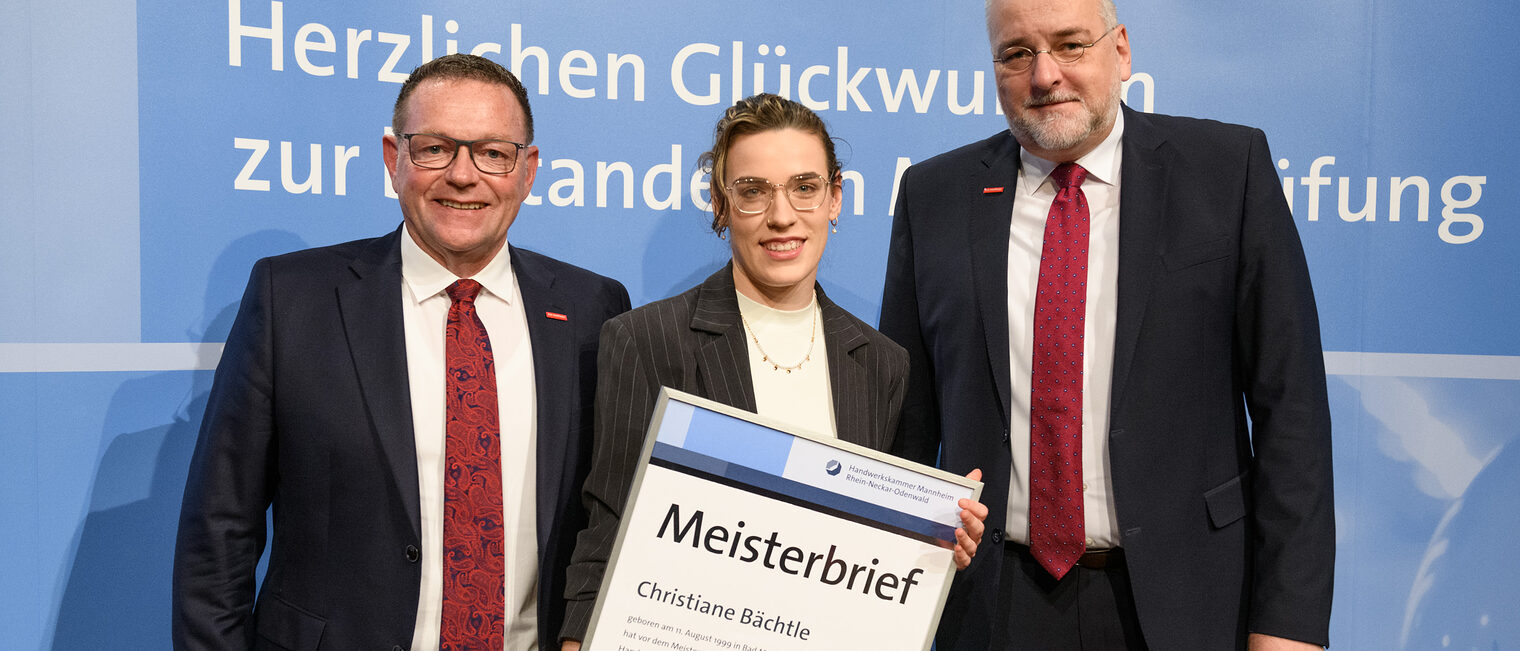 Handwerkskammerpräsident Klaus Hofmann & Hauptgeschäftsführer Jens Brandt mit Bäckermeisterin Christiane Bächtle