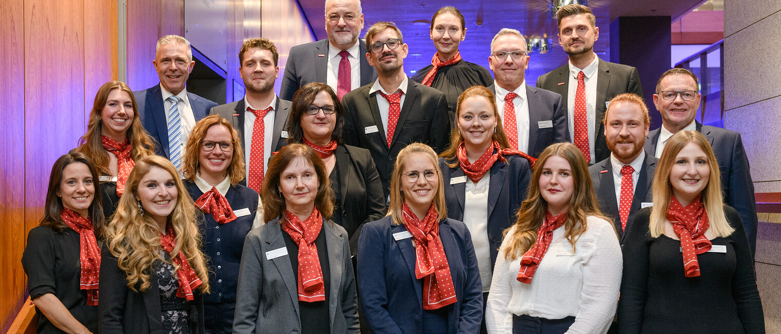 Eine Gruppe der Mitarbeiterinnen und Mitarbeiter der Handwerkskammer Mannheim.