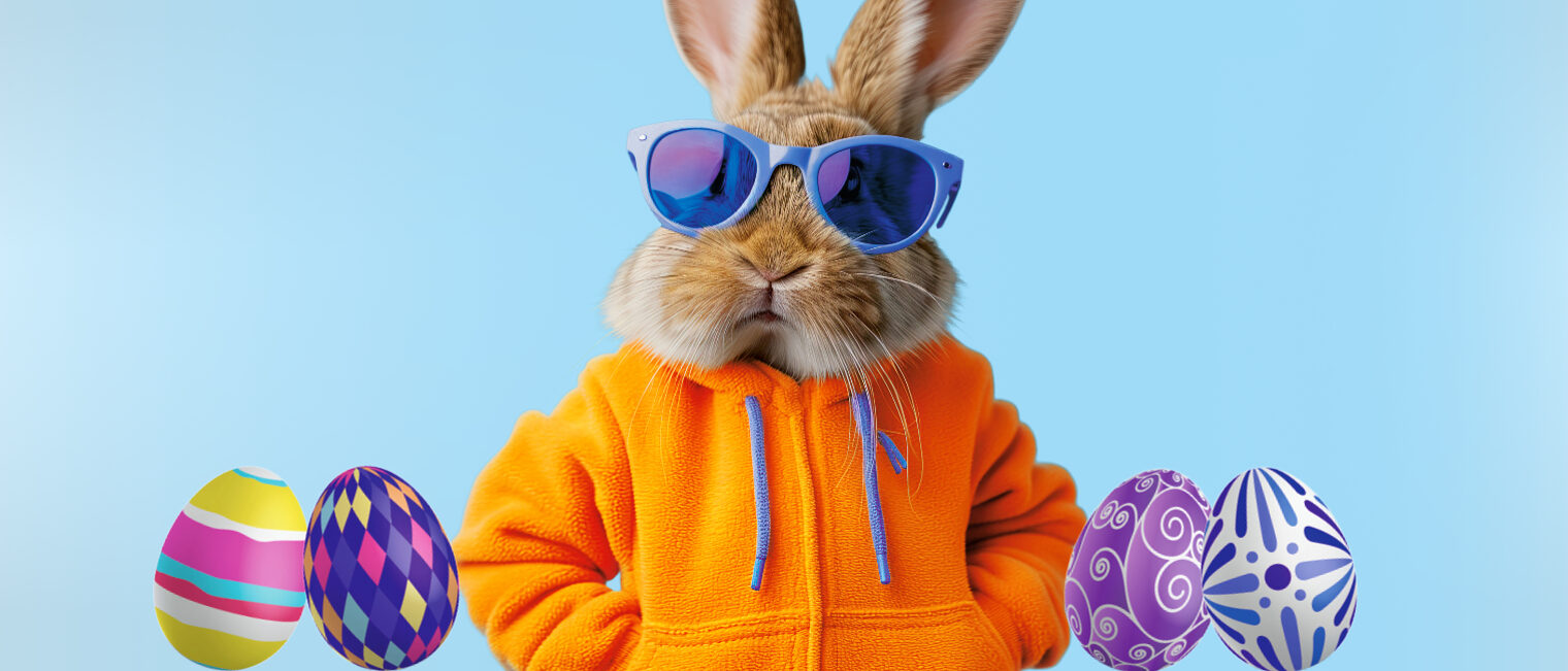Cooler Osterhase mit Ostereiern abgebildet.