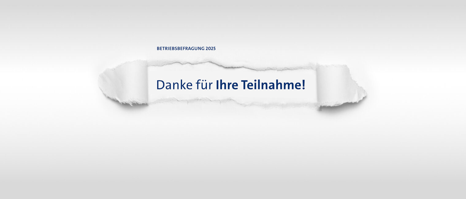 Aufgerissenes Blatt, durch dass der Text "Danke für Ihre Teilnahme!" zu sehen ist.