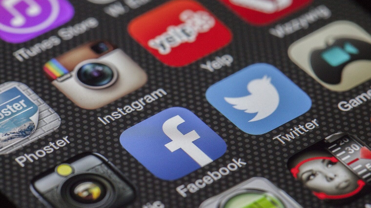 Es sind Logos von verschiedenen Social Media Plattformen zu erkennen, wie Instagram, Facebook ect. 