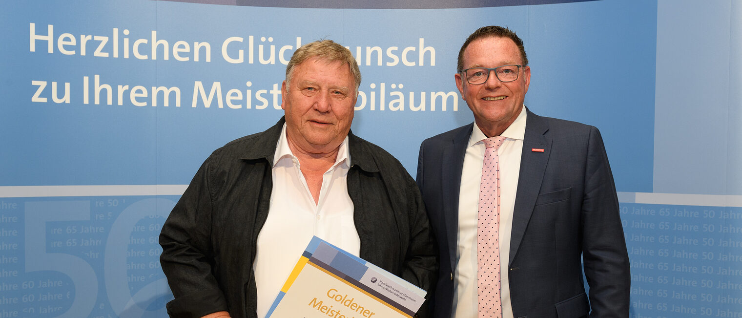 Überreichung des Ehrenmeisterbriefes durch Herrn Hofmann