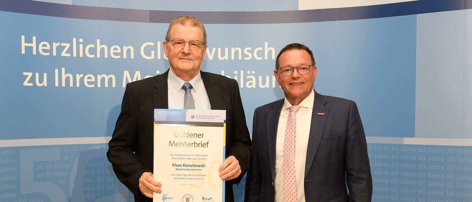 Überreichung des Ehrenmeisterbriefes durch Herrn Hofmann