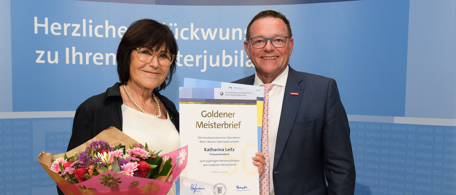 Überreichung des Ehrenmeisterbriefes durch Herrn Hofmann