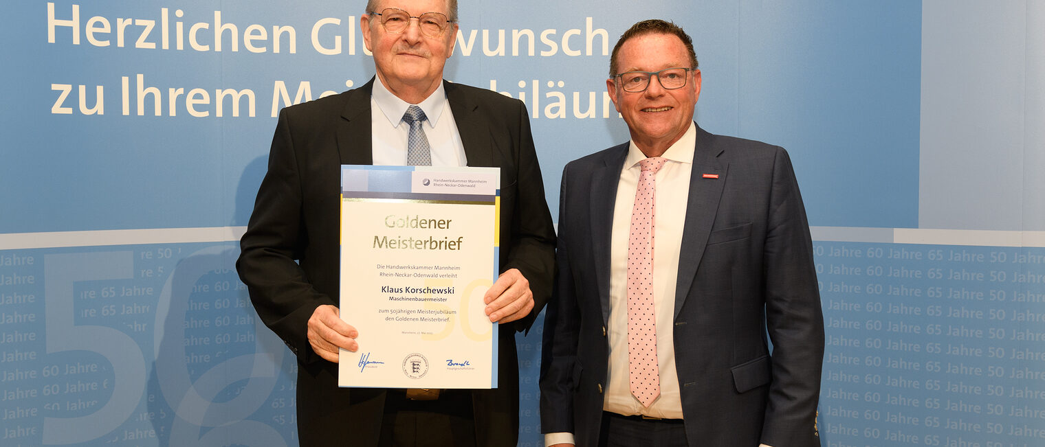 Überreichung des Ehrenmeisterbriefes durch Herrn Hofmann