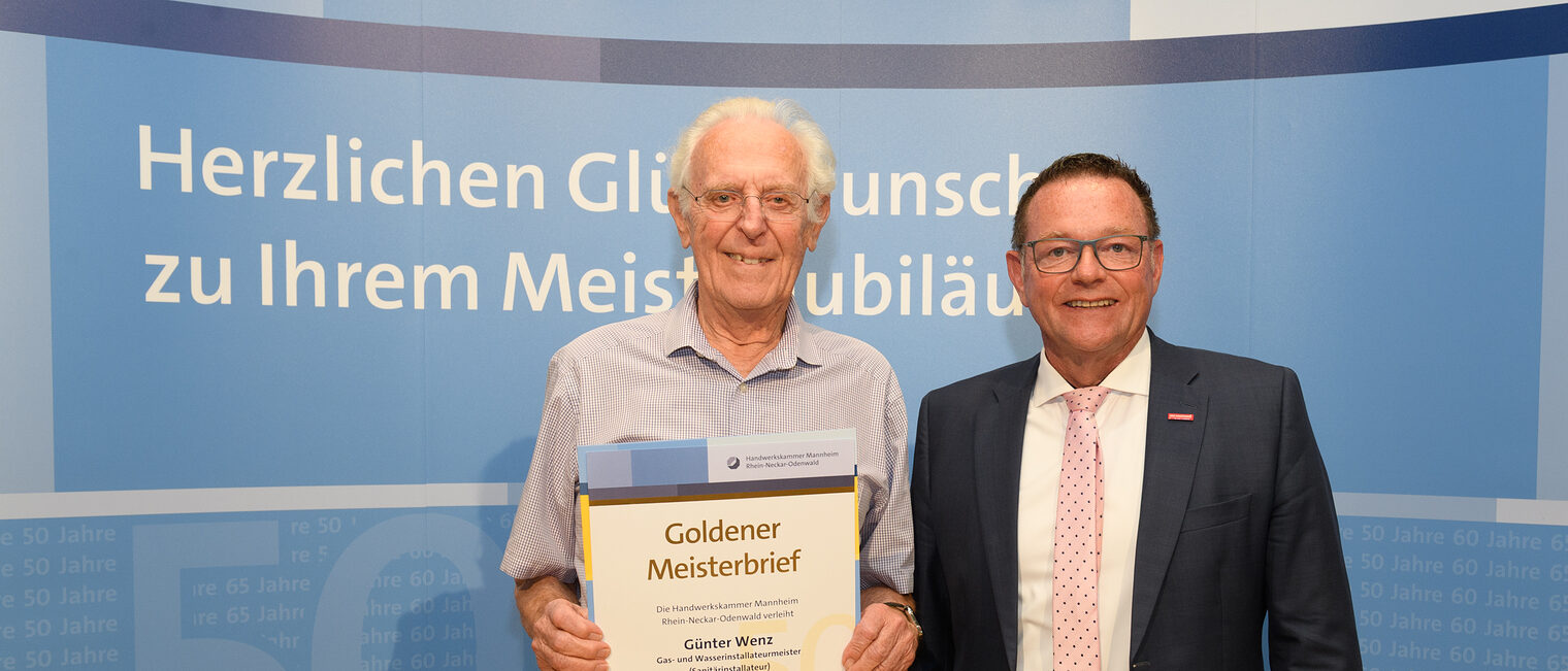 Überreichung des Ehrenmeisterbriefes durch Herrn Hofmann